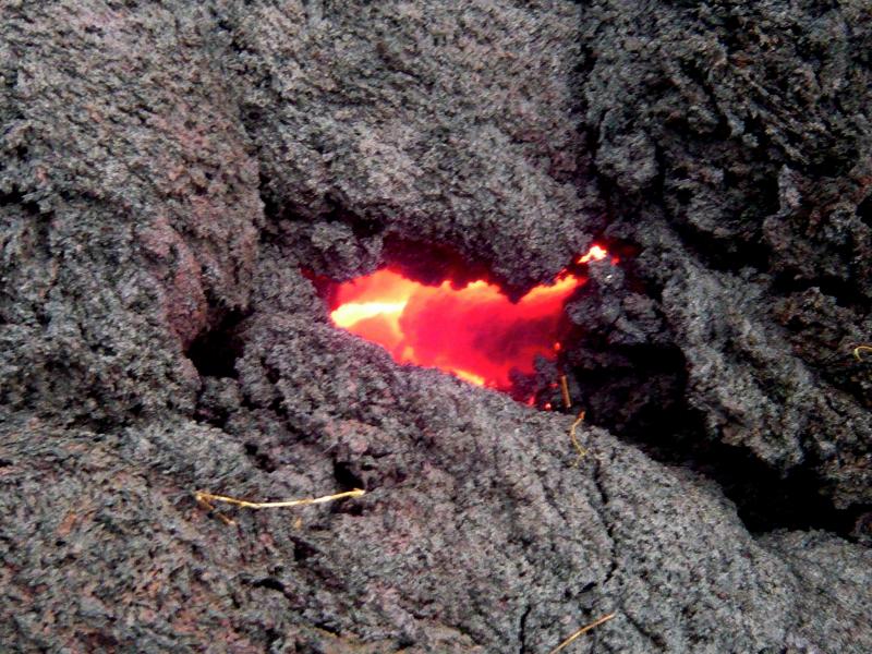 Volcan Pacaya-za.JPG - Lava under the surface